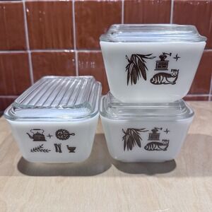 Vintage Pyrex Early American Dish Set Refrigerator Dishes and Lids 501 & 502 EUC